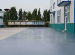 新疆彩色路面喷涂翻新的材料对冬季